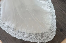 Load image into Gallery viewer, Beautiful Teddy Bear Bride and Groom Couple Set