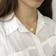 Load image into Gallery viewer, 925 Sterling Silver-Gold Tone Queen Elizabeth II Fashion Necklace-Keepsake