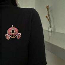 Load image into Gallery viewer, Vintage Fairytale Carriage Brooch-Pin