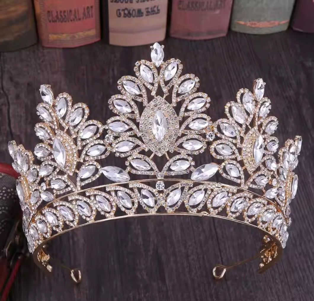 Pretty Rhinestone Crown for a Queen