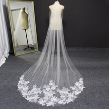 Load image into Gallery viewer, Exquisite Flower Lace Appliques One Layer Wedding Veil with Comb
