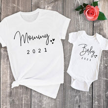 Load image into Gallery viewer, Baby Mommy 2021 Family Matching Clothing Simple Pregnancy Announcement Family Look T Shirt Baby Mom Matching Clothes
