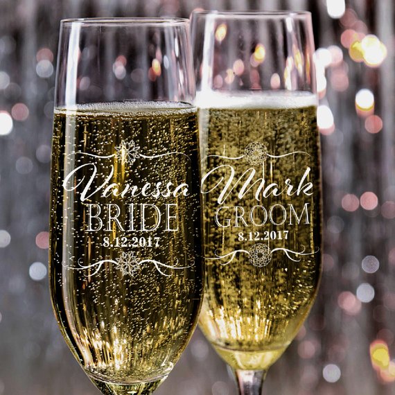 Personalized Mr and Mrs Toasting Flutes-Custom Bride & Groom Glasses for Weddings