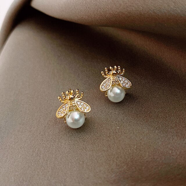 Simple and Elegant Simulated Pearl Bee Stud Earrings