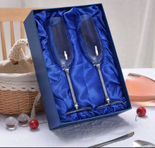 Load image into Gallery viewer, Elegant Personalized Wedding Flutes-Glasses with Silver or Gold Stems
